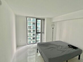 31 SE 6th St, Unit 2102 in Miami, FL - Building Photo - Building Photo