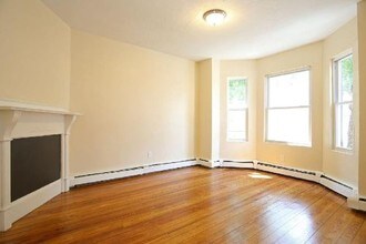 114 Everett St-Unit -1 in Boston, MA - Building Photo - Building Photo