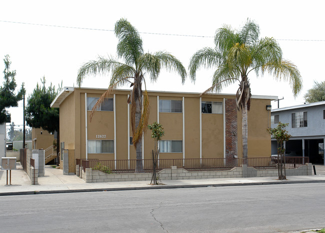 12622 Morningside Ave in Garden Grove, CA - Foto de edificio - Building Photo