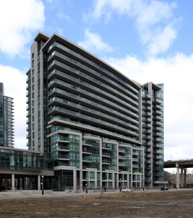 Neptune North in Toronto, ON - Building Photo