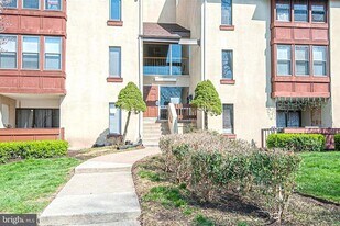 9639 White Acre Rd in Columbia, MD - Building Photo