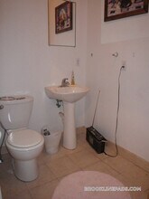 1905 Beacon St, Unit 3F in Brookline, MA - Building Photo - Building Photo