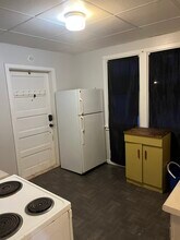 801 N 3rd St, Unit 2 in Ishpeming, MI - Foto de edificio - Building Photo