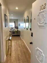 11820 Mayfield Ave, Unit 102 in Los Angeles, CA - Building Photo - Building Photo
