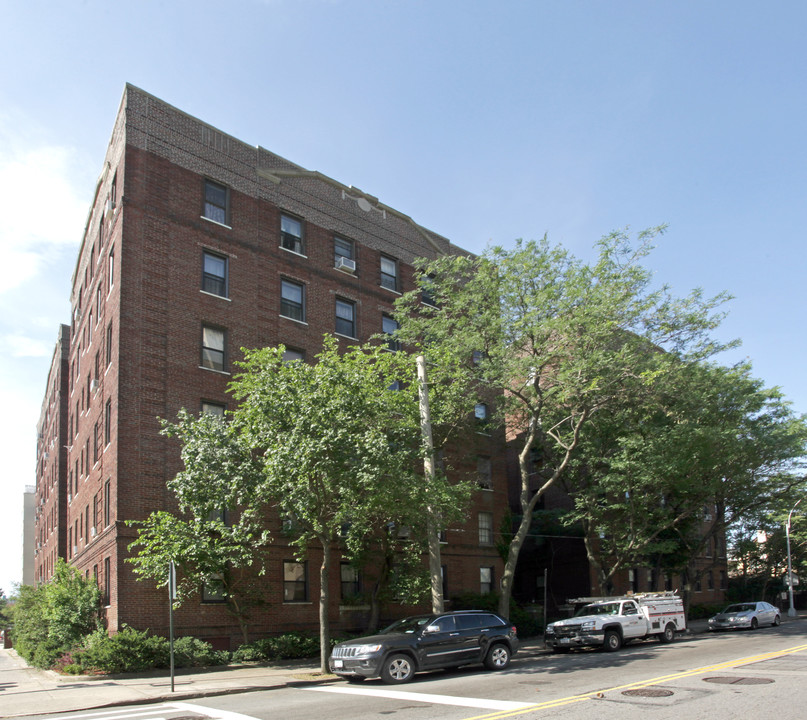 2370 Ocean Ave in Brooklyn, NY - Foto de edificio