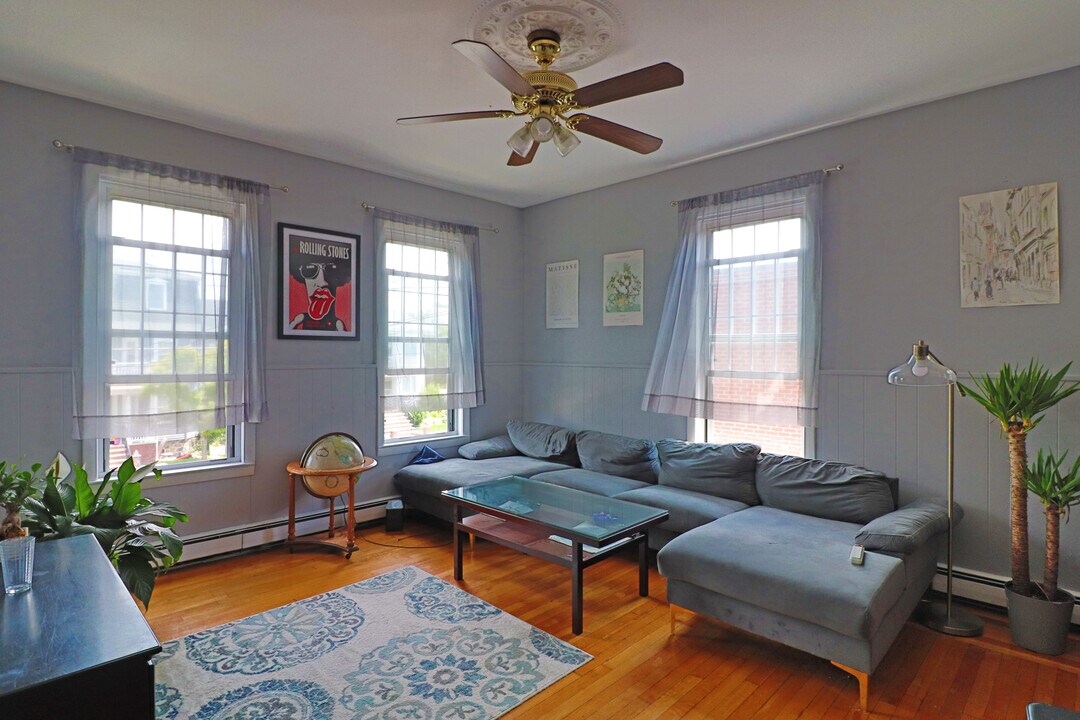 555 Main St in Medford, MA - Building Photo