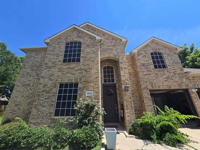 property at 2601 Valencia Ln