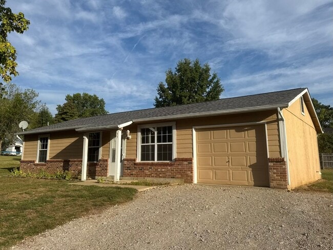 33 Sequoia Ridge Dr in Winfield, MO - Building Photo - Building Photo