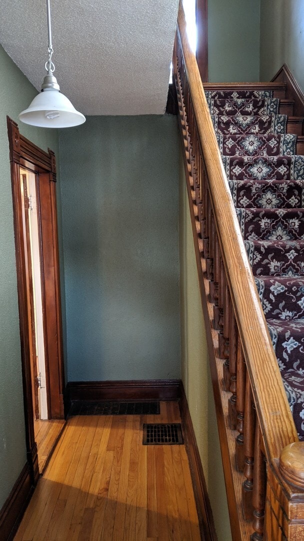 119 N Gilbert St in Iowa City, IA - Building Photo - Building Photo