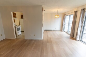 2701 Aquitaine Ave in Mississauga, ON - Building Photo - Building Photo