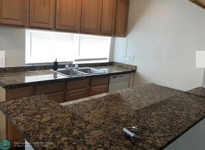 205 NW 33rd Ave in Lauderhill, FL - Foto de edificio - Building Photo