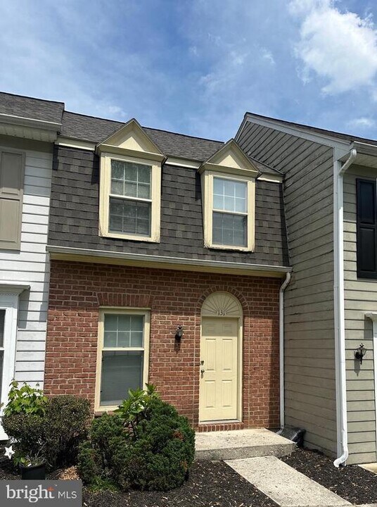 131 Stanford Ct in Hampden Township, PA - Building Photo