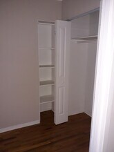 1360 Touhy Ave, Unit 207 in Chicago, IL - Building Photo - Building Photo