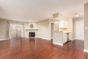 2257 Hedgerow Road, Unit D in Columbus, OH - Building Photo