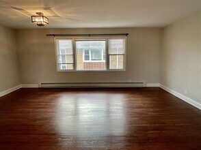 301 Bluff Ave in La Grange, IL - Foto de edificio - Building Photo
