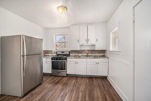 708 Harrison St in Kalamazoo, MI - Building Photo