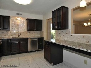77 Hoffman Ave in Cranston, RI - Building Photo - Building Photo