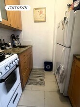 241 E 76th St in New York, NY - Building Photo - Building Photo