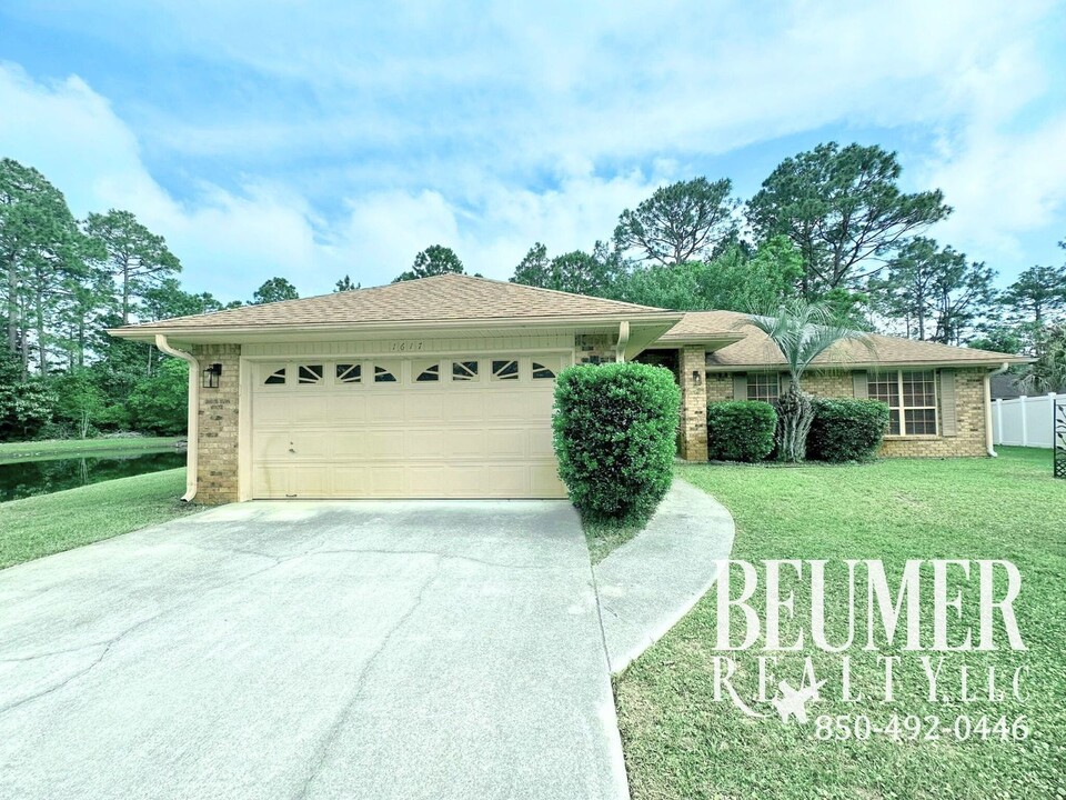 1617 Beachside Dr in Pensacola, FL - Building Photo