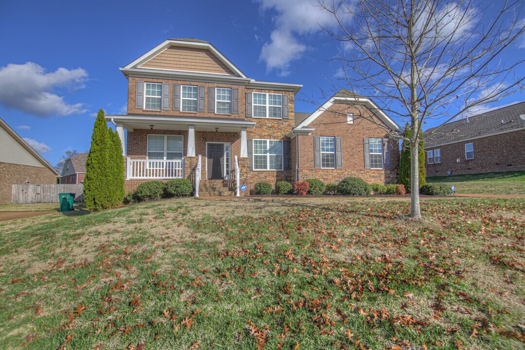 2298 Dewey Dr in Spring Hill, TN - Building Photo