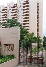 1301 N Courthouse Rd, Unit 1112 in Arlington, VA - Foto de edificio - Building Photo