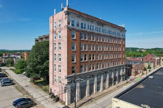 Shields Building in Pittsburgh, PA - Foto de edificio - Building Photo