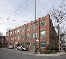 34 Noble St in Toronto, ON - Building Photo