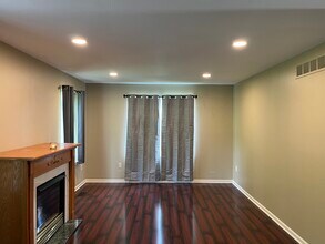 1992 Hartshorn Ave in Troy, MI - Building Photo - Building Photo