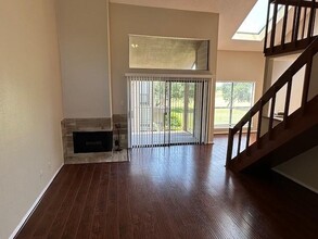 8295 Sands Point Dr in Houston, TX - Building Photo - Building Photo