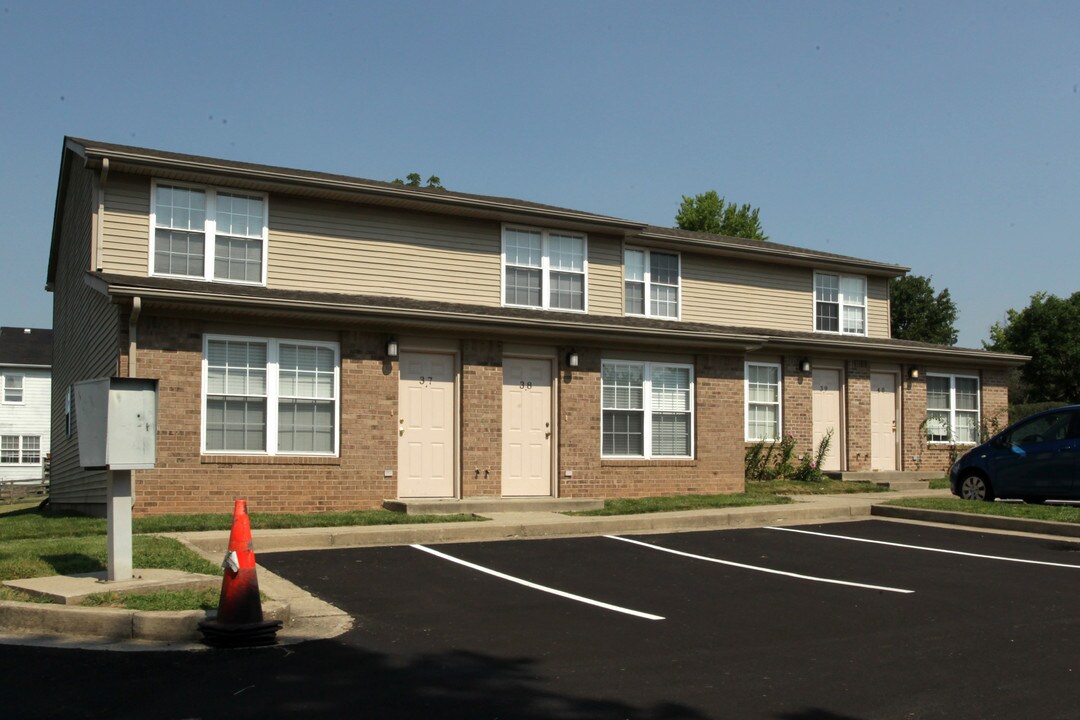 1100 Horseman's Ln in Lexington, KY - Building Photo