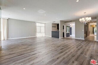 323 N Palm Dr in Beverly Hills, CA - Building Photo - Building Photo