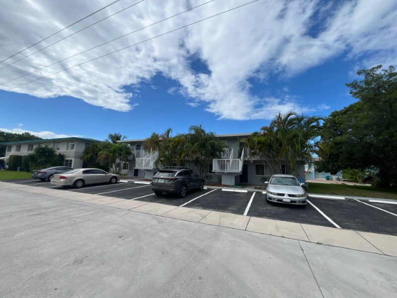 717 NE 10th Ave in Boynton Beach, FL - Foto de edificio