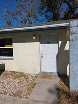 5615 7th St Ct E in Bradenton, FL - Building Photo