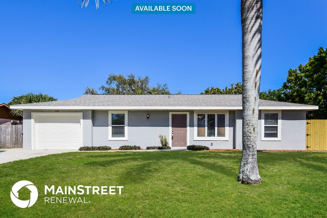 9049 Hamlin Rd W in Ft. Myers, FL - Building Photo