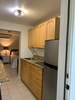 1144 NW 7th Ave, Unit All inclusive Boho Studio in Fort Lauderdale, FL - Building Photo