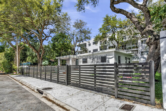 655 NE 62nd St in Miami, FL - Building Photo - Building Photo