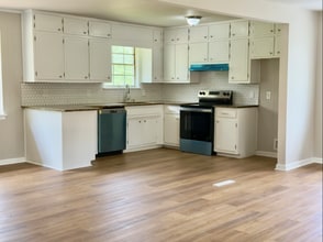 413 Wadsworth Dr in Birmingham, AL - Foto de edificio - Building Photo