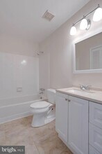 3178 Summit Square Dr, Unit 3-C1 in Oakton, VA - Building Photo - Building Photo
