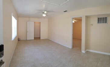 2807 Fan Palm Dr in Davenport, FL - Building Photo - Building Photo