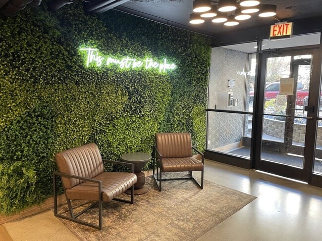 525 W Oakdale Ave in Chicago, IL - Building Photo - Building Photo