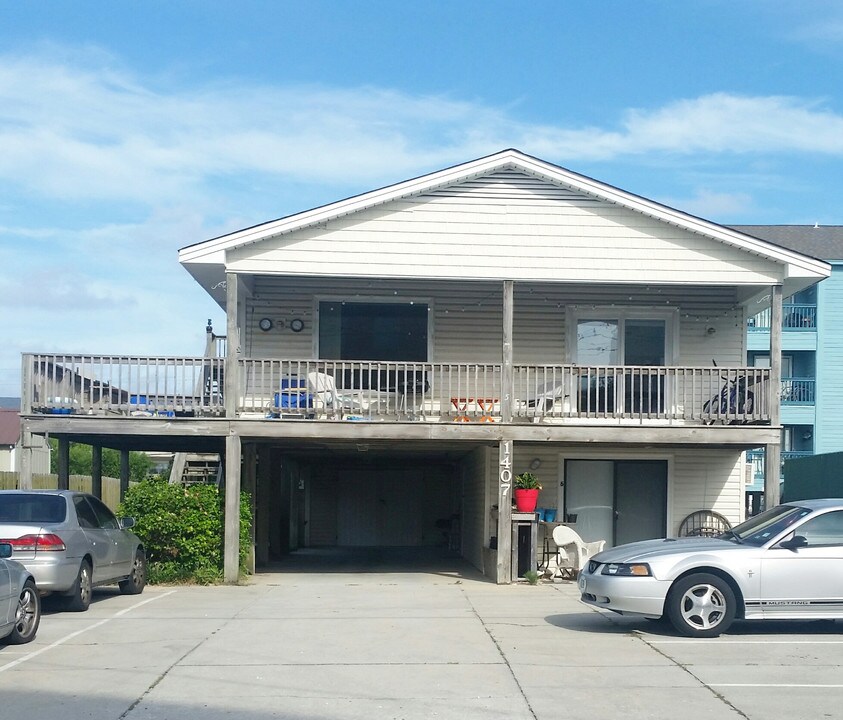 INVESTMENT/MULTI FAMILY in Carolina Beach, NC - Building Photo