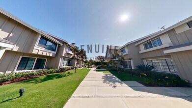 331 Spinnaker Way in Seal Beach, CA - Building Photo - Building Photo