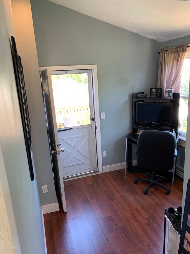 18 Moore St, Unit 2 in Waltham, MA - Building Photo - Building Photo