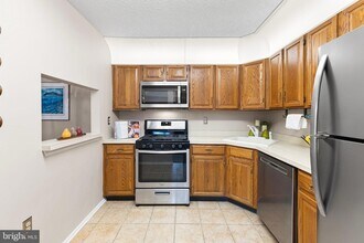 14 Cheverny Ct in Hamilton Township, NJ - Building Photo - Building Photo