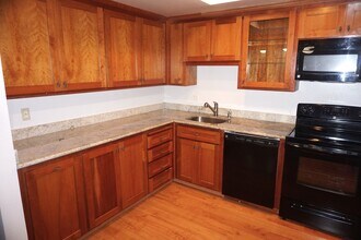 1031 Crestview Dr in Mountain View, CA - Building Photo - Building Photo