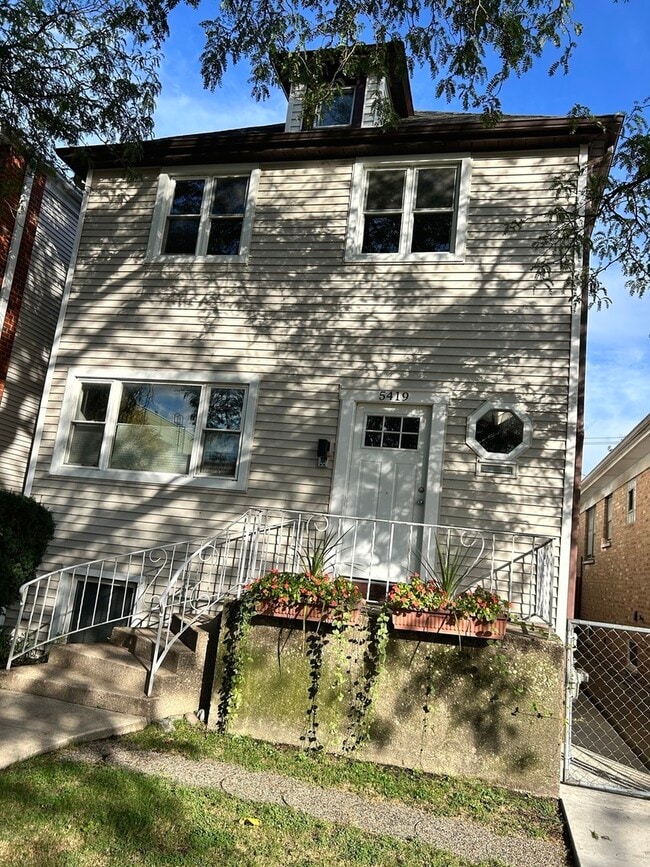 property at 5419 N Ravenswood Ave