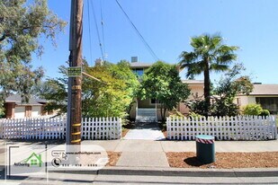2391 Placer St in Redding, CA - Building Photo