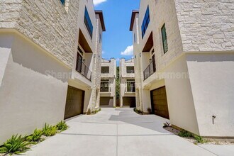 1803 Dunlavy St in Houston, TX - Building Photo - Building Photo