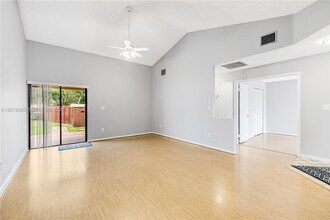 11301 SW 4th St in Pembroke Pines, FL - Building Photo - Building Photo