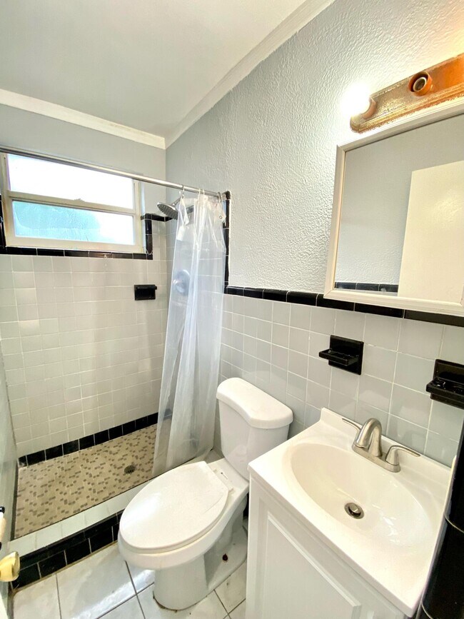 527 48th St-Unit -4 in West Palm Beach, FL - Building Photo - Building Photo